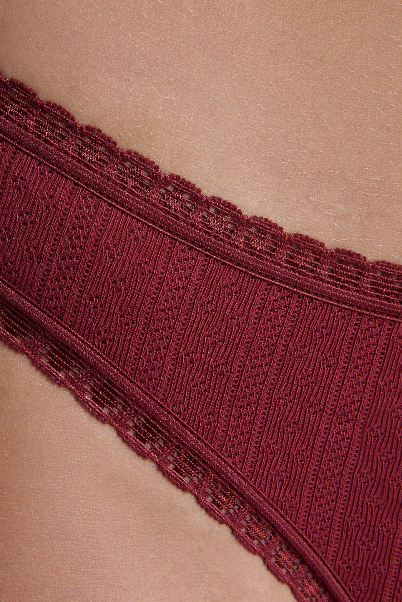 1163-079 | Jacquard Slip mit Spitze - Tibetrot