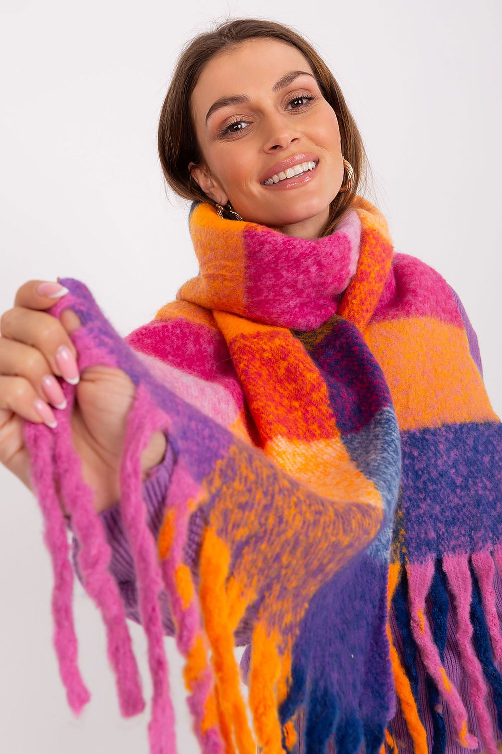 Shawl model 191720 AT