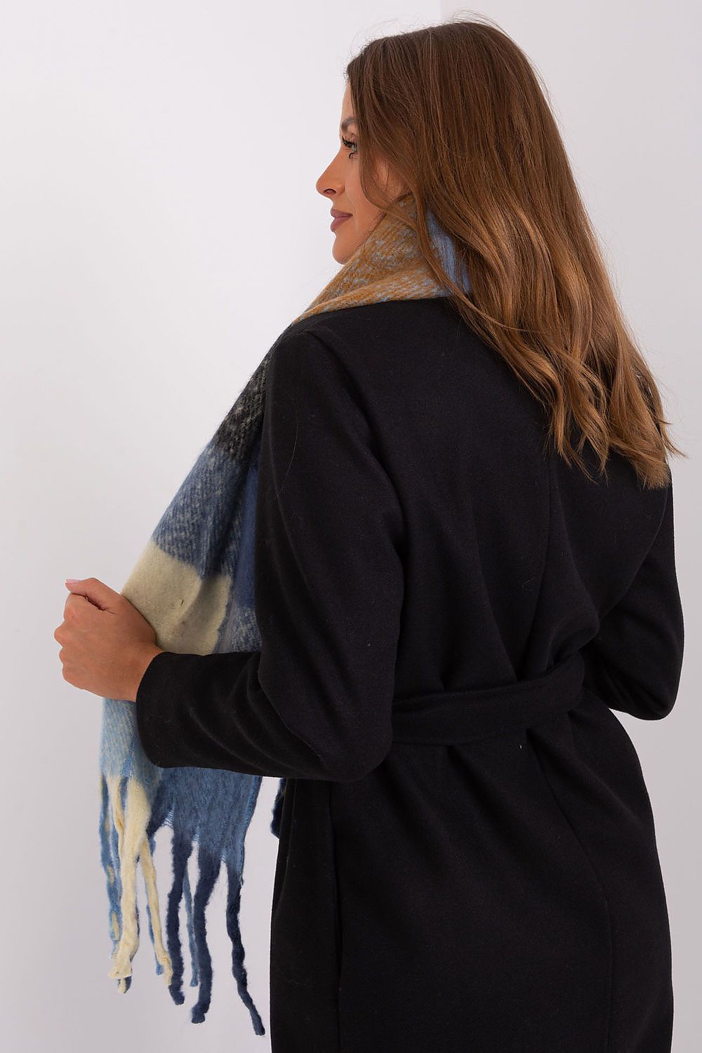 Shawl model 191731 AT