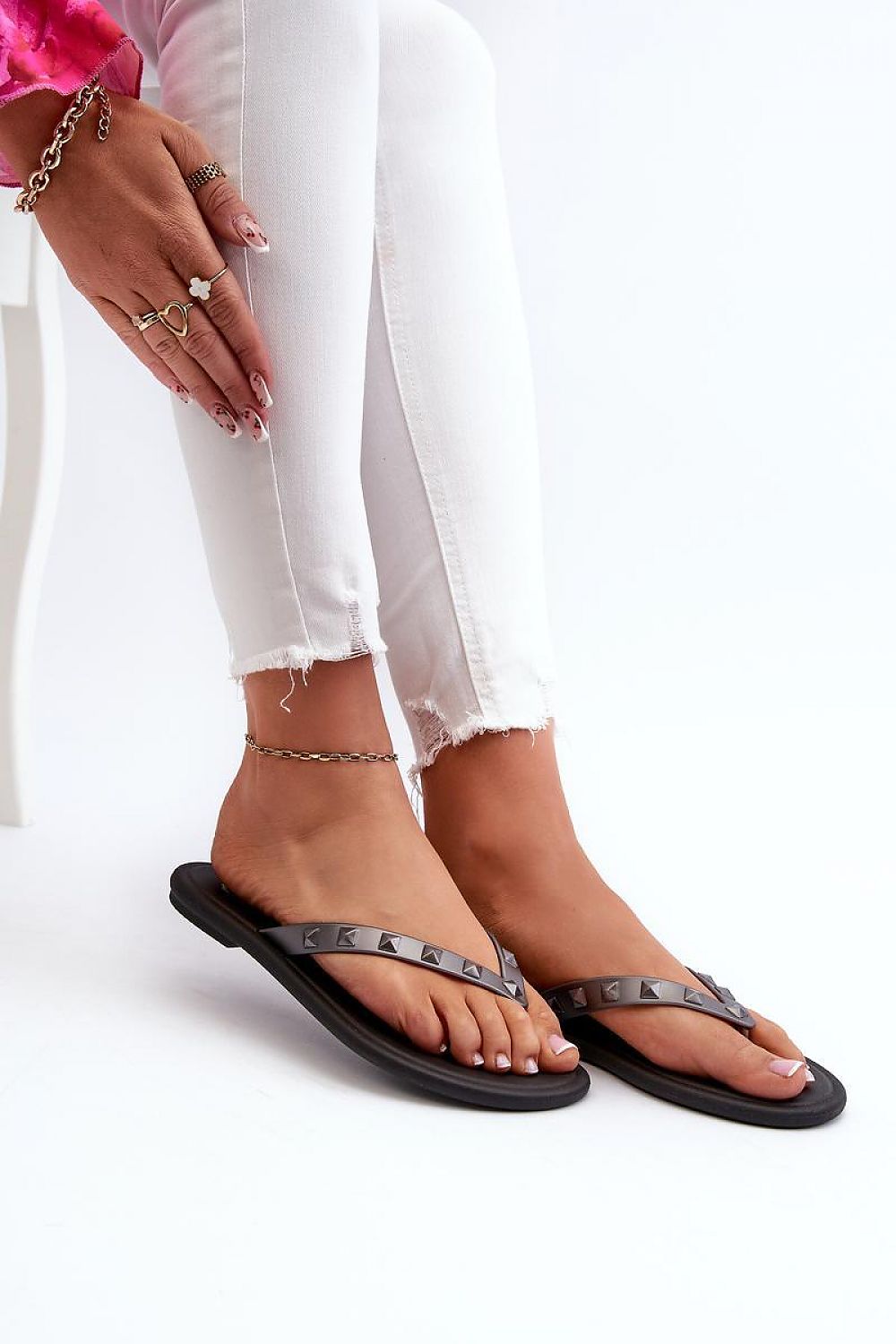 Japanese flip-flops model 197612 Step in style