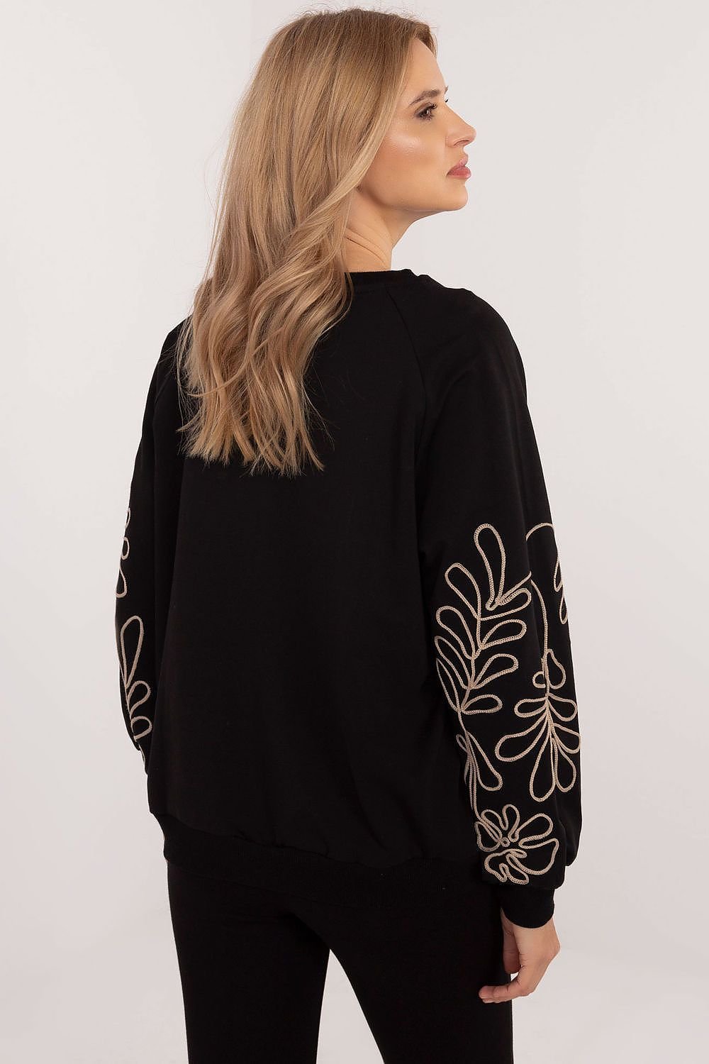 Sweatshirt model 208225 Relevance