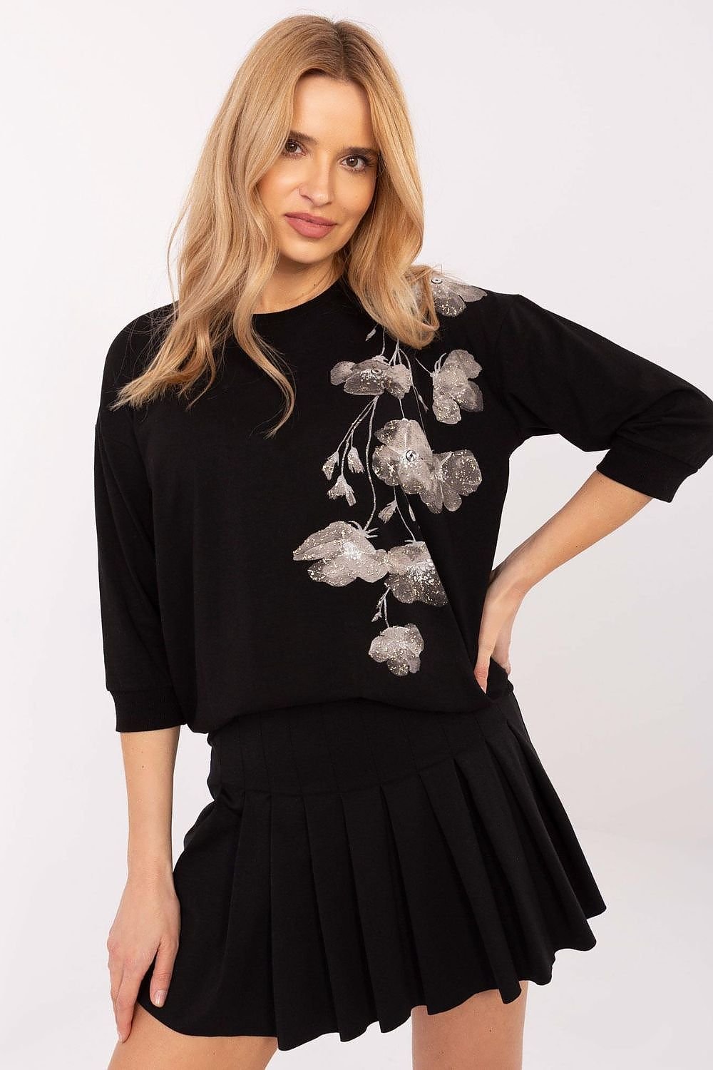 Blouse model 208219 Relevance
