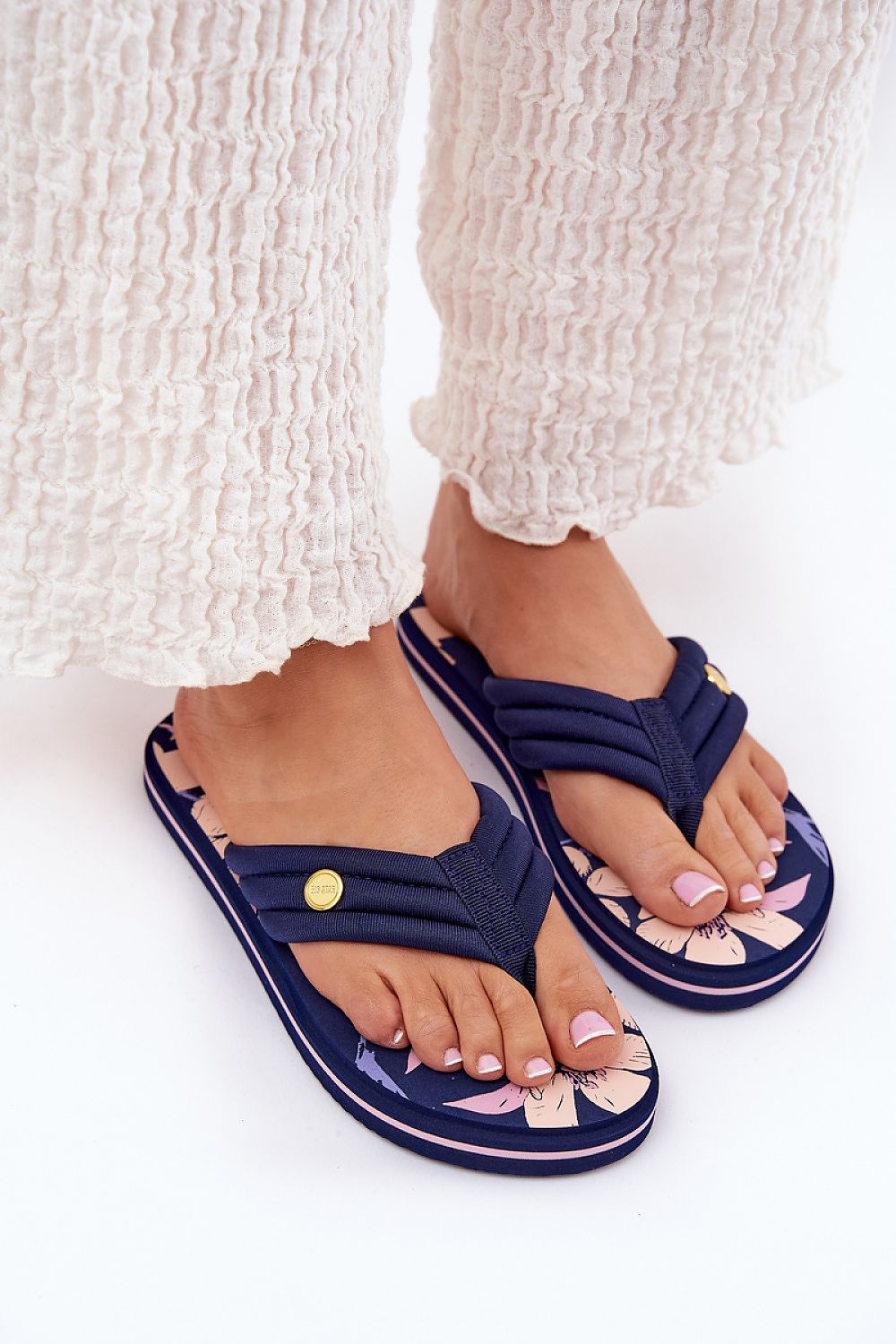 Japanese flip-flops model 211676 Step in style