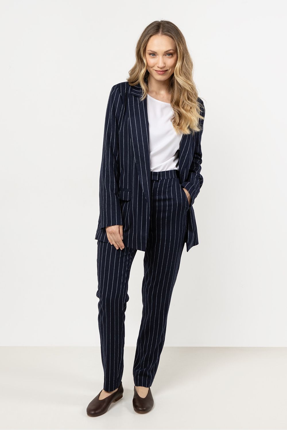 Women trousers model 212184 awama