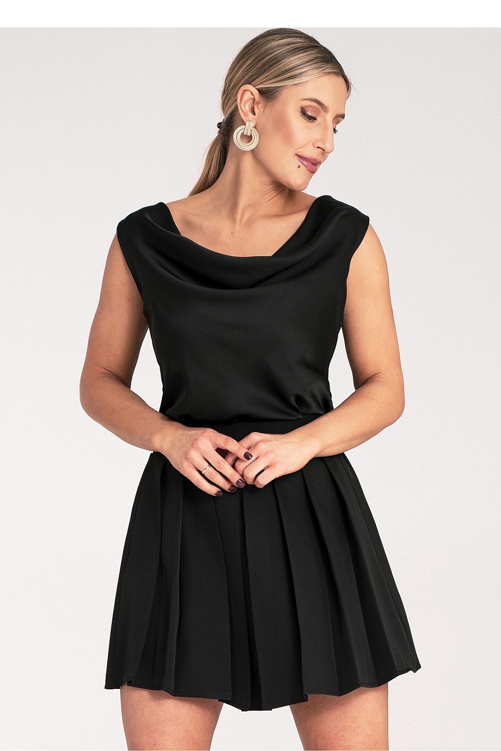 Short skirt model 214841 Figl