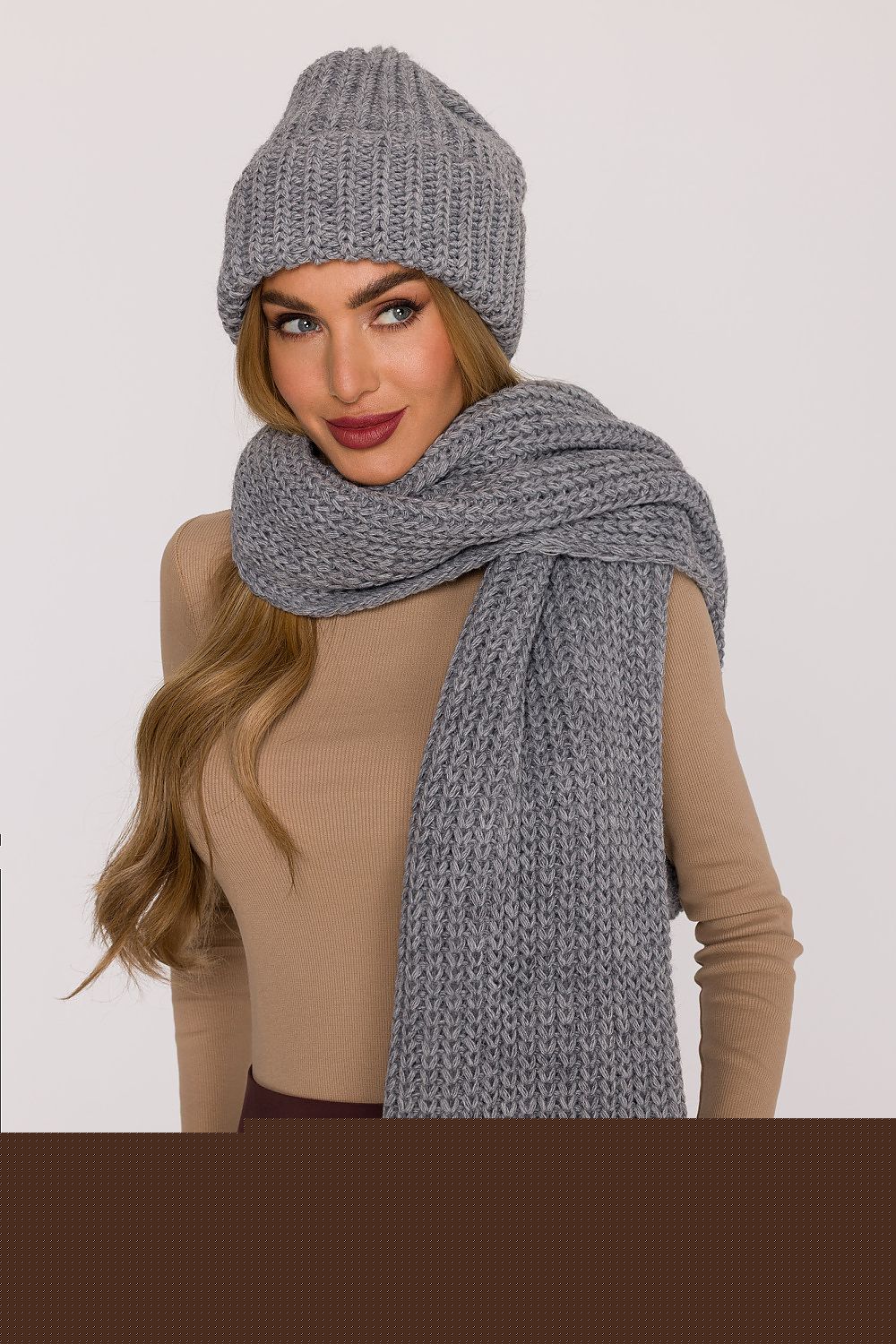 Shawl model 219550 Moe