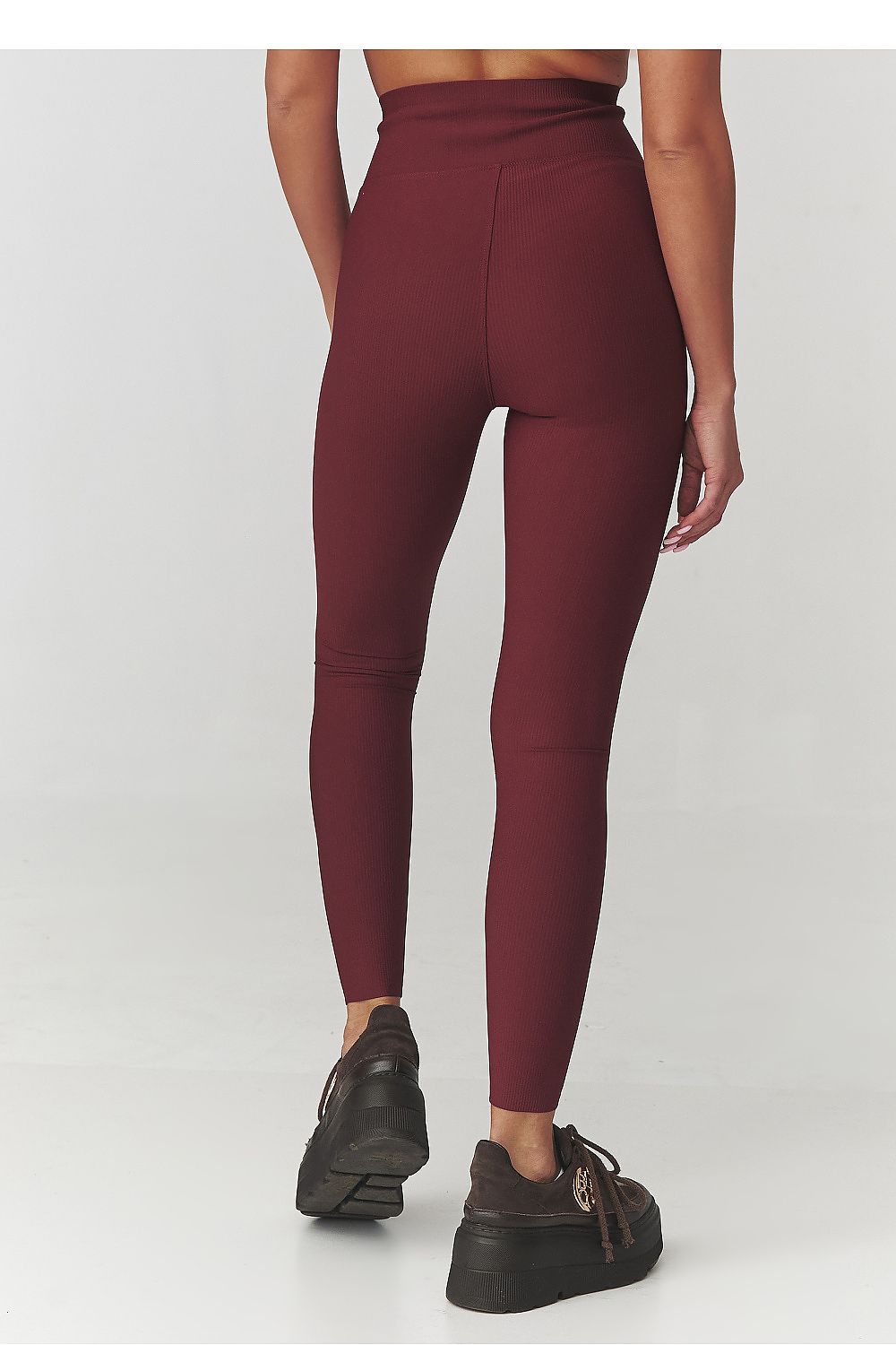 Long leggings model 220769 Makadamia