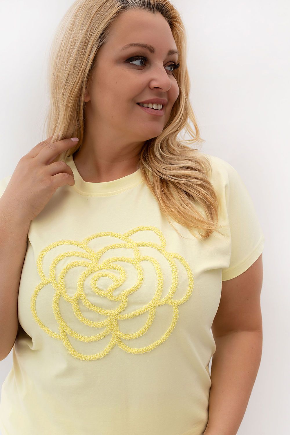 Plus size T-shirt model 230449 Relevance