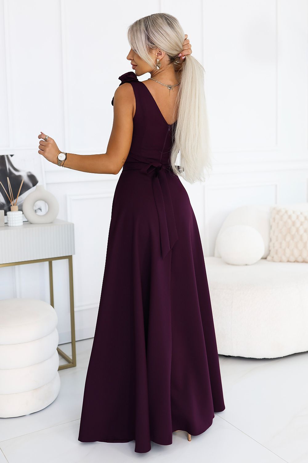 Long dress model 232815 Numoco