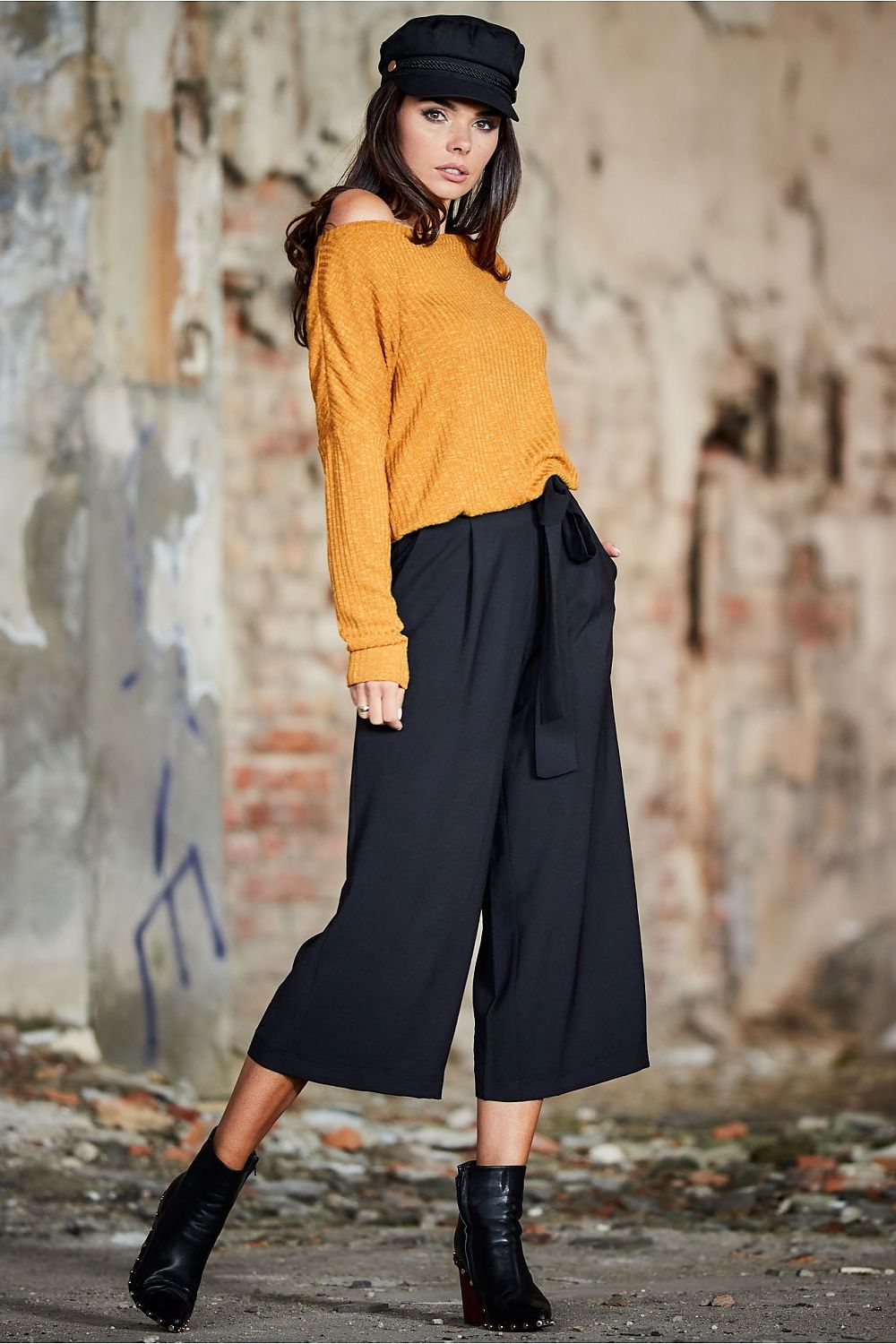 Women trousers model 144666 awama