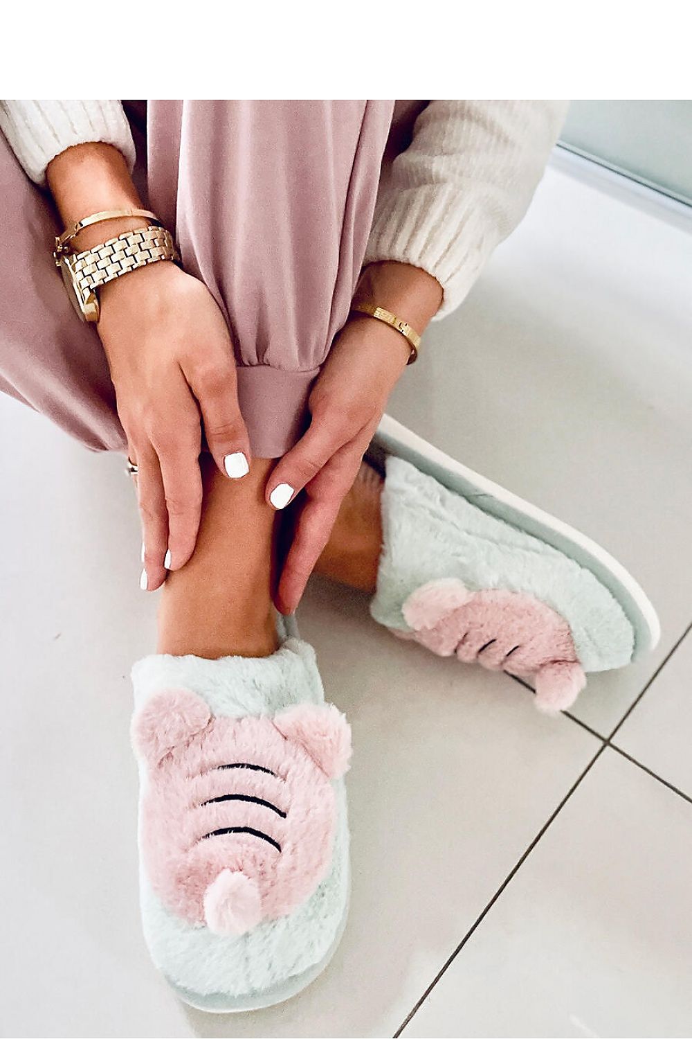 Slippers model 174115 Inello