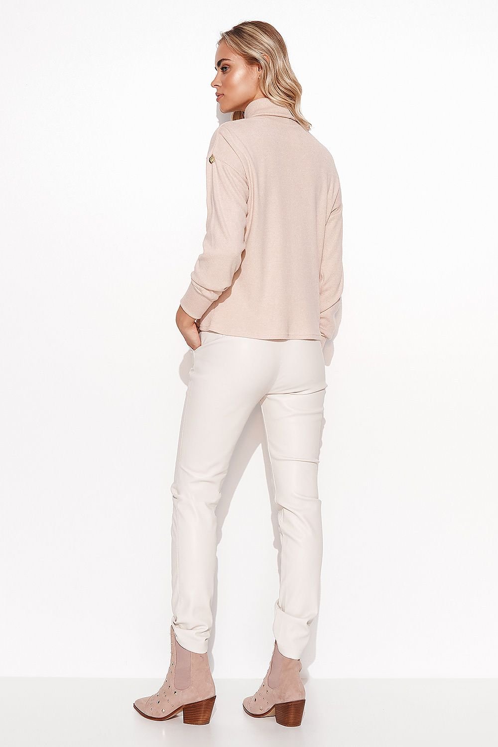 Turtleneck model 170925 Makadamia