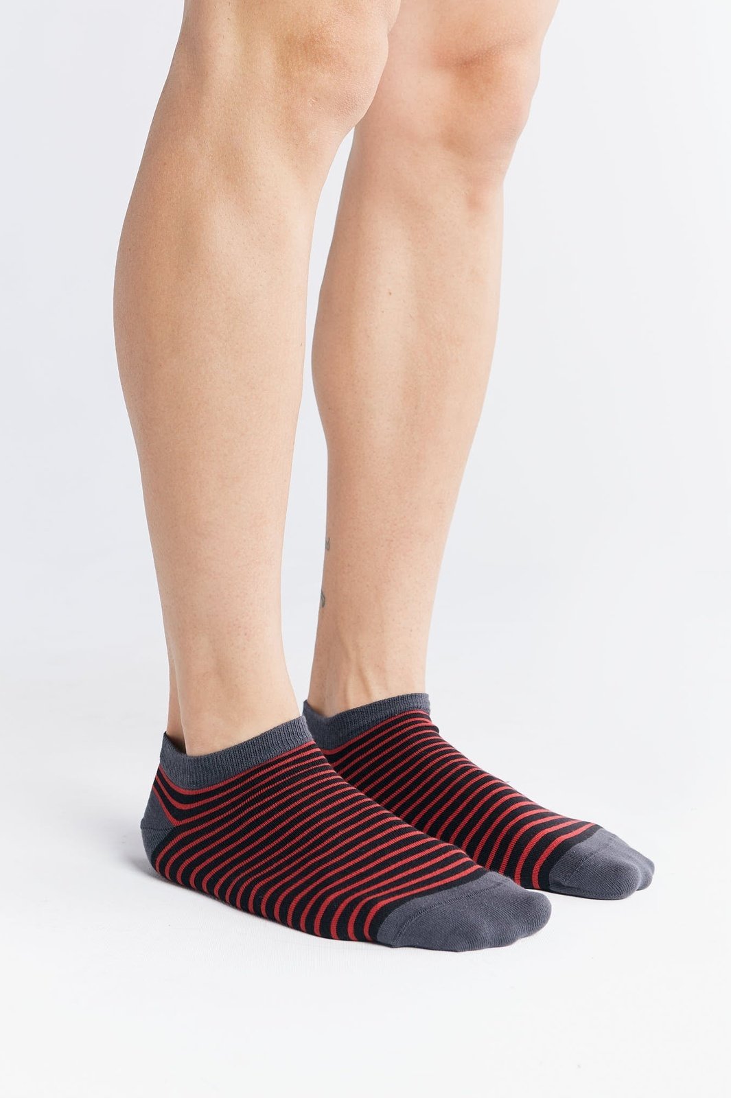 9322 | Unisex Sneakersocken - Kirschrot/Schwarz Gestreift