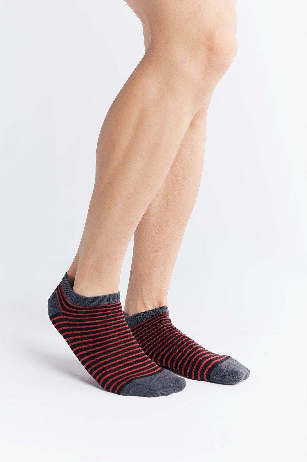 9322 | Unisex Sneakersocken - Kirschrot/Schwarz Gestreift