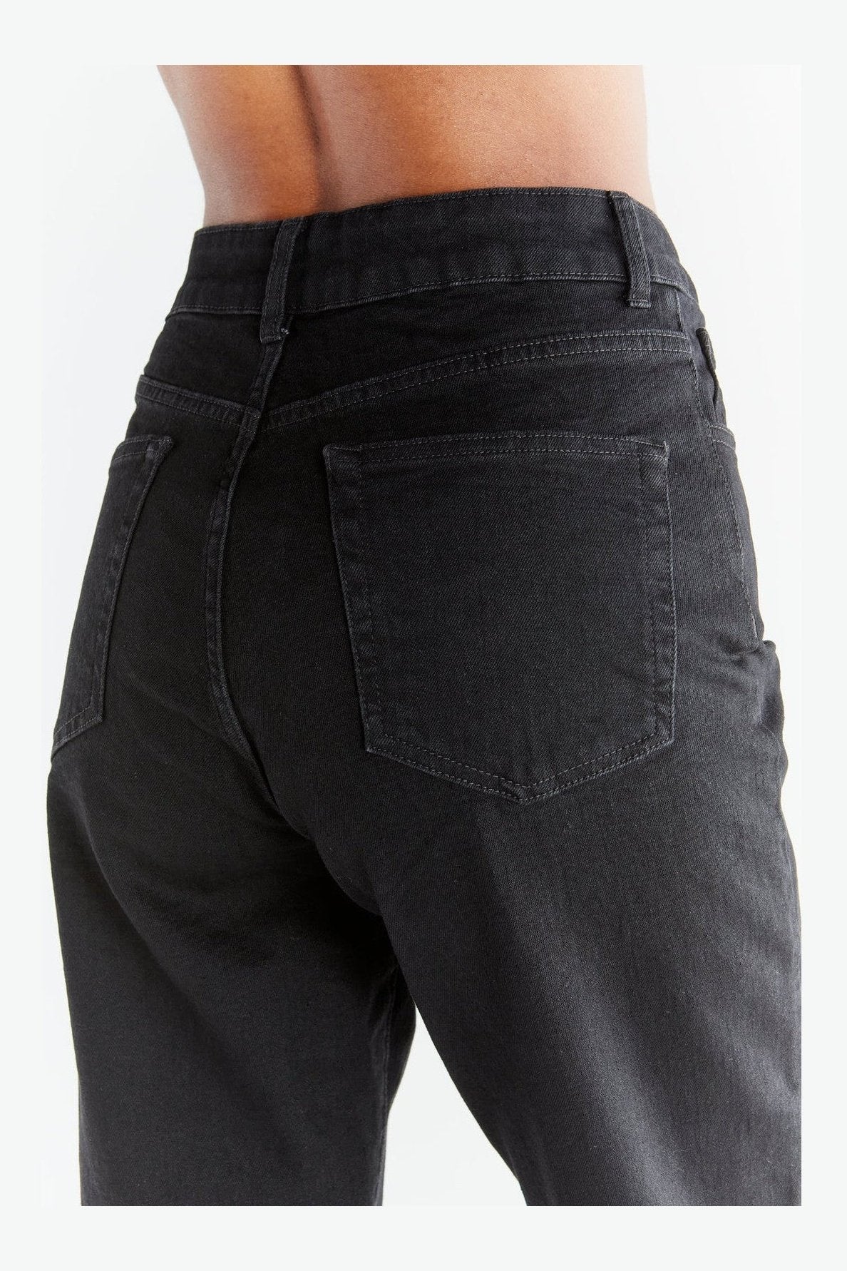 WN1010-104 | Damen Mom Fit - Coal Black