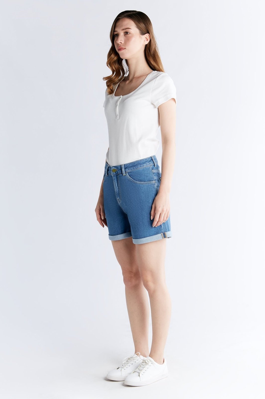 WN3020-325 Damen Mom Shorts, Day Sky Blue
