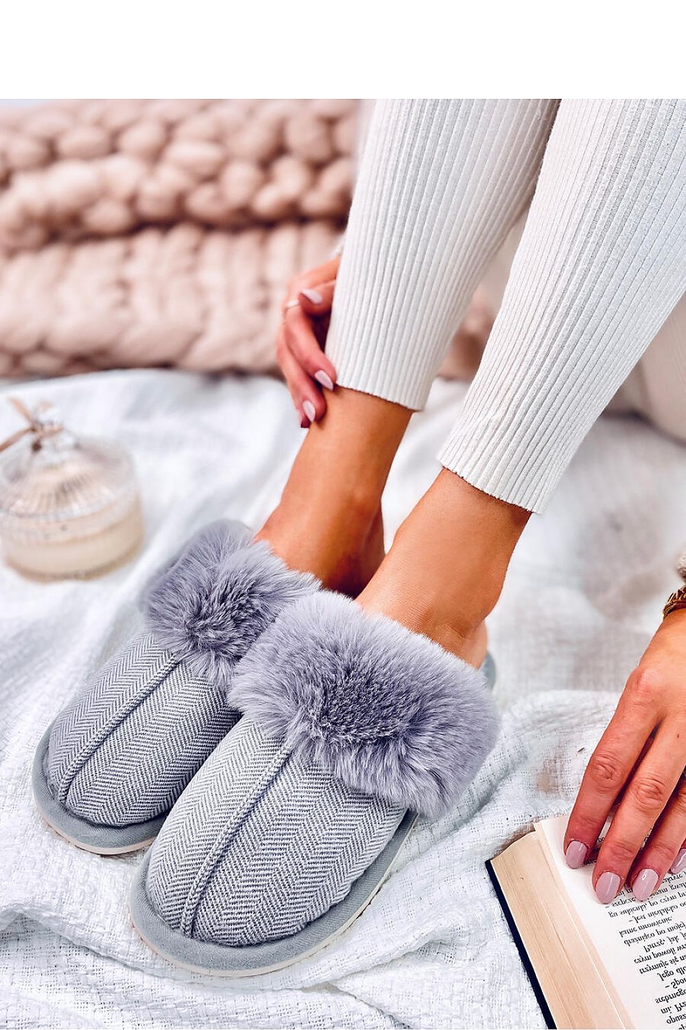 Slippers model 190366 Inello