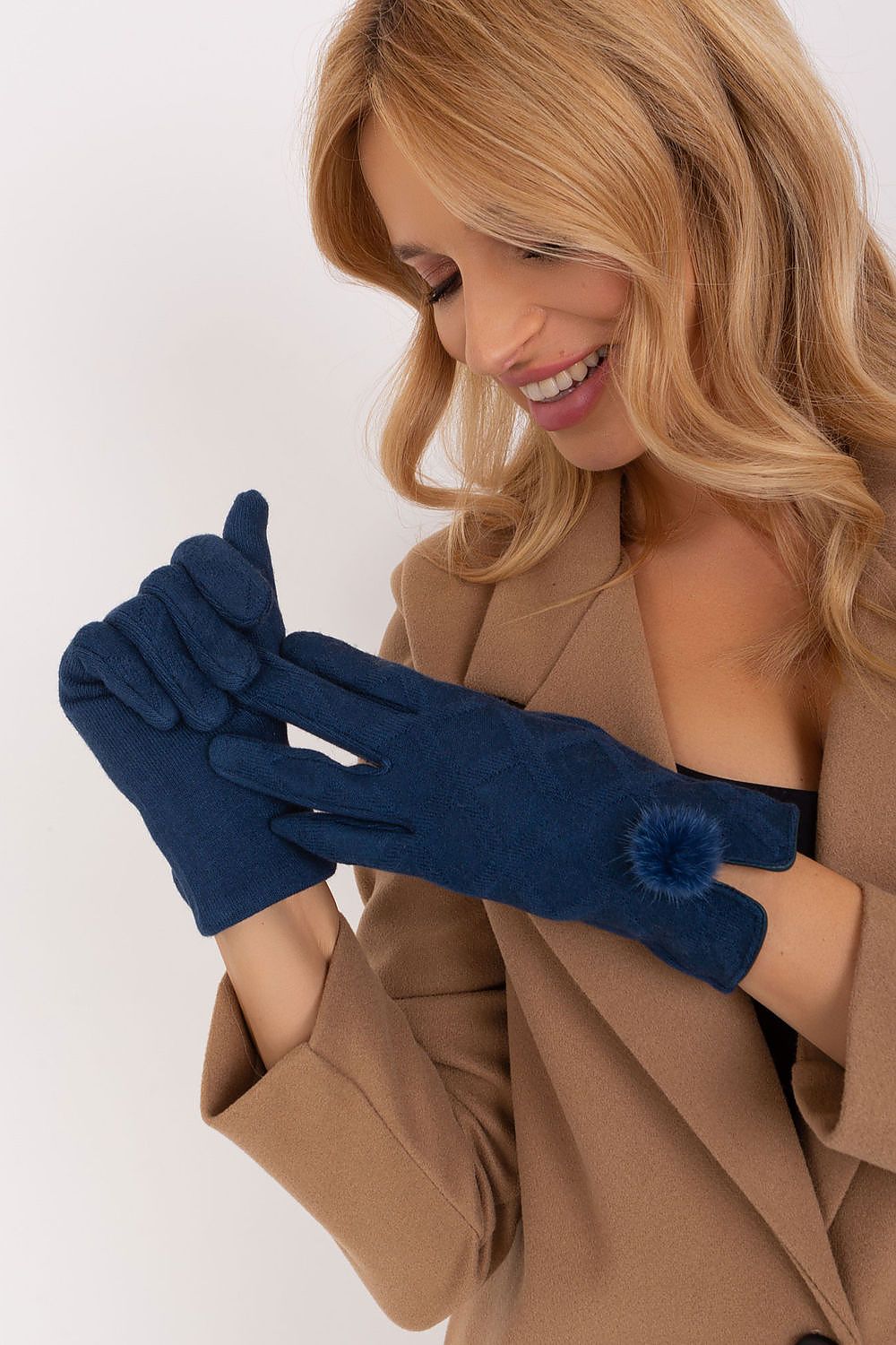 Gloves model 190806 AT