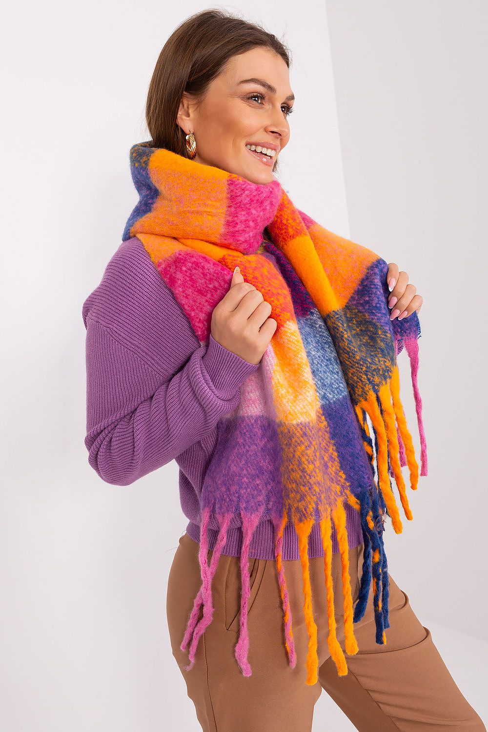 Shawl model 191720 AT