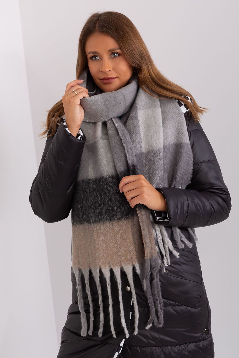 Shawl model 191732 AT