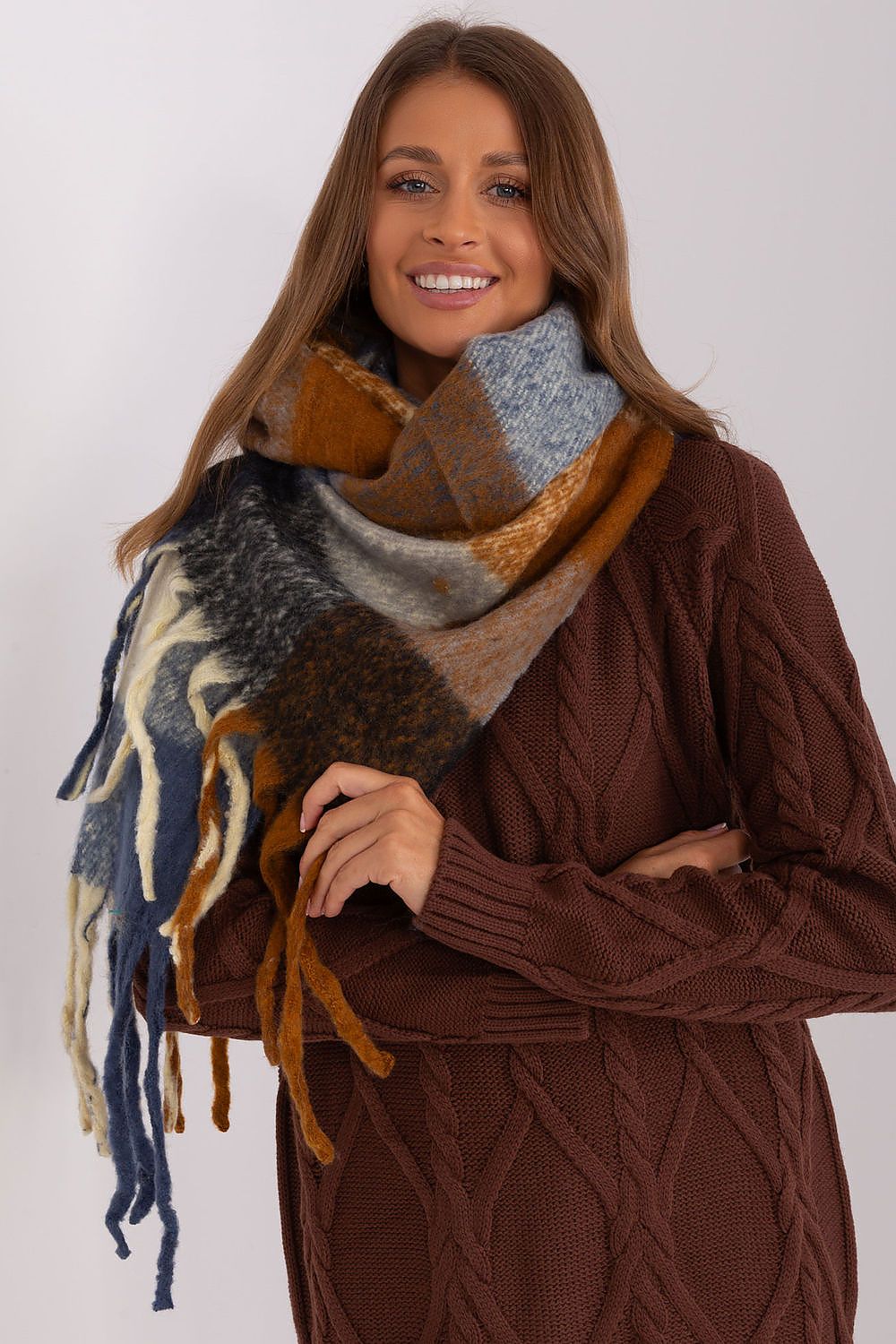 Shawl model 191733 AT