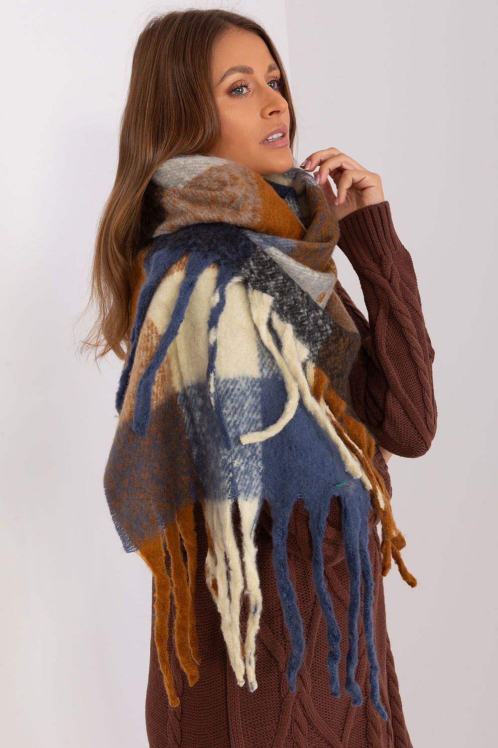 Shawl model 191733 AT