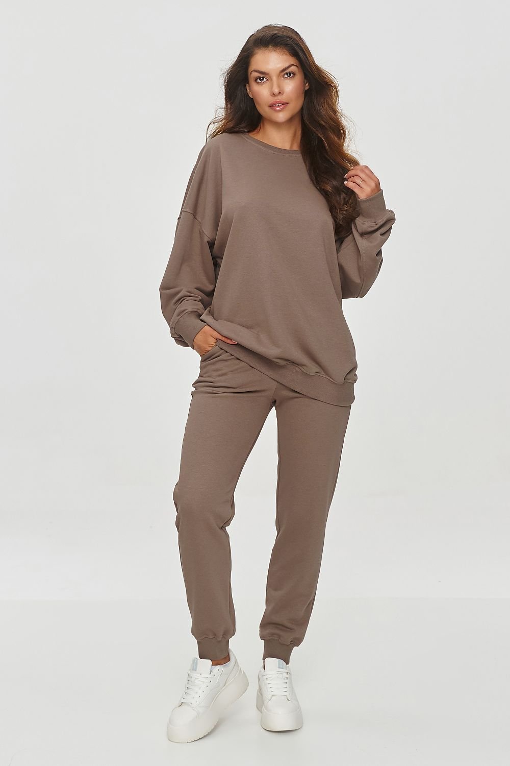  Sweatshirt model 200126 Makadamia 