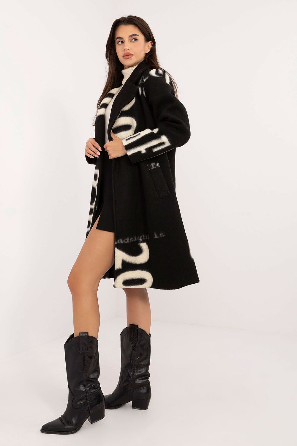 Coat model 200507 Italy Moda