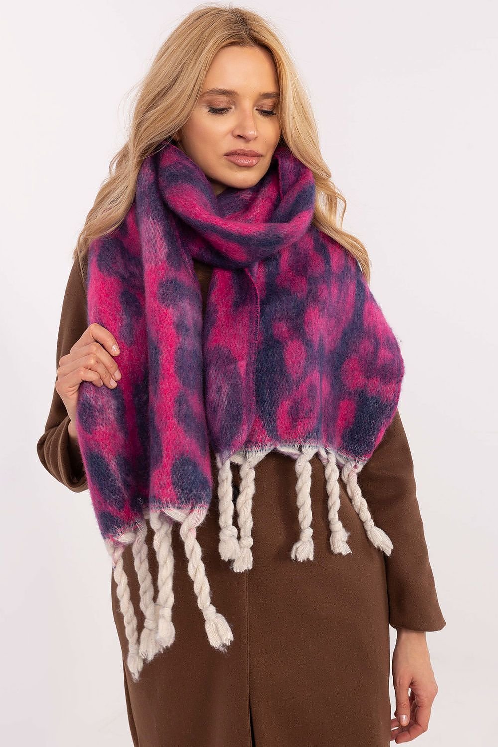 Shawl model 205963 AT