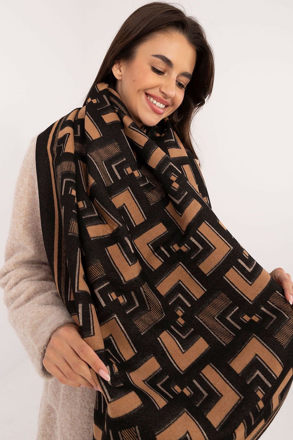 Shawl model 205967 AT