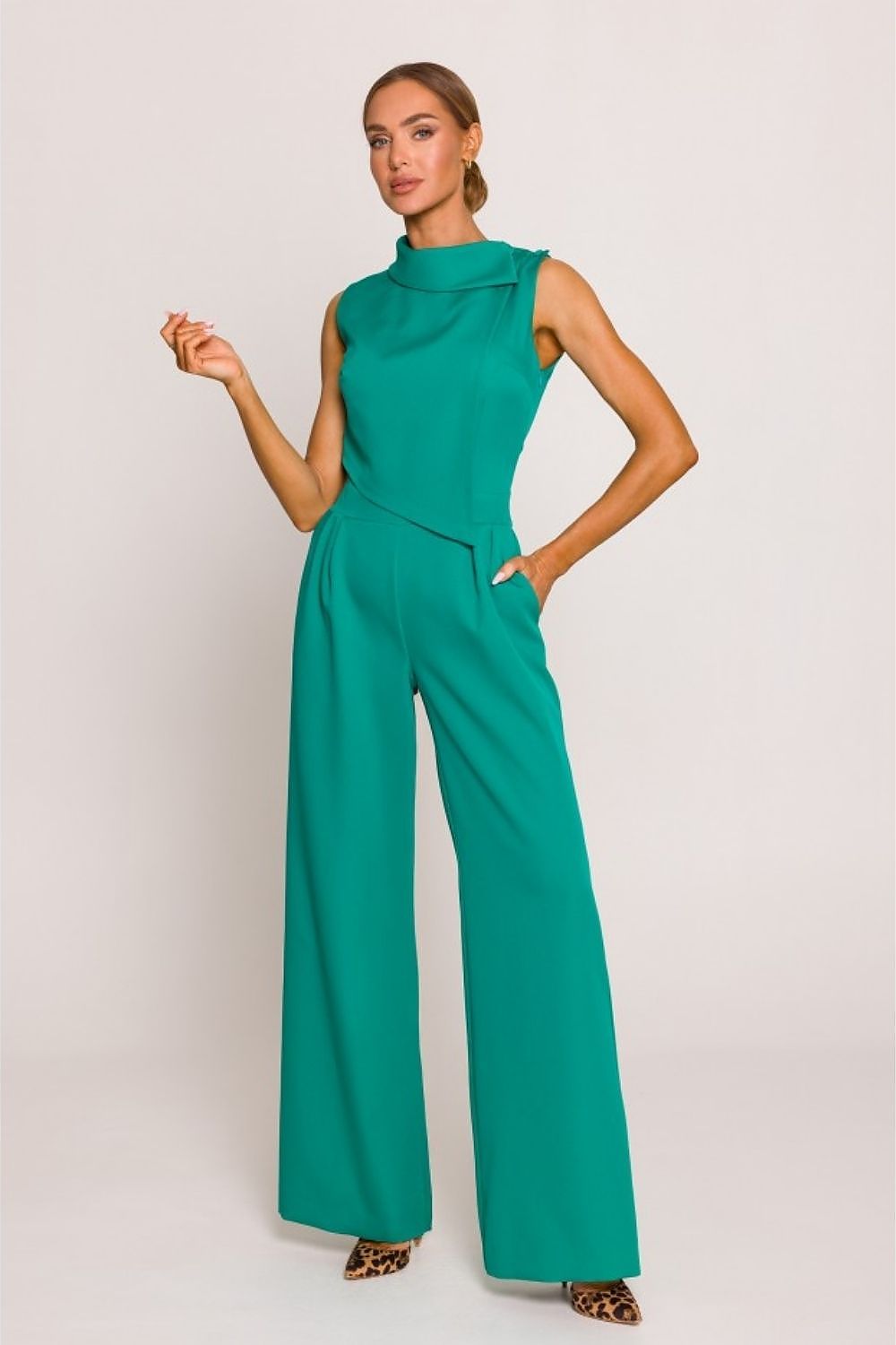  Suit model 231907 Moe 