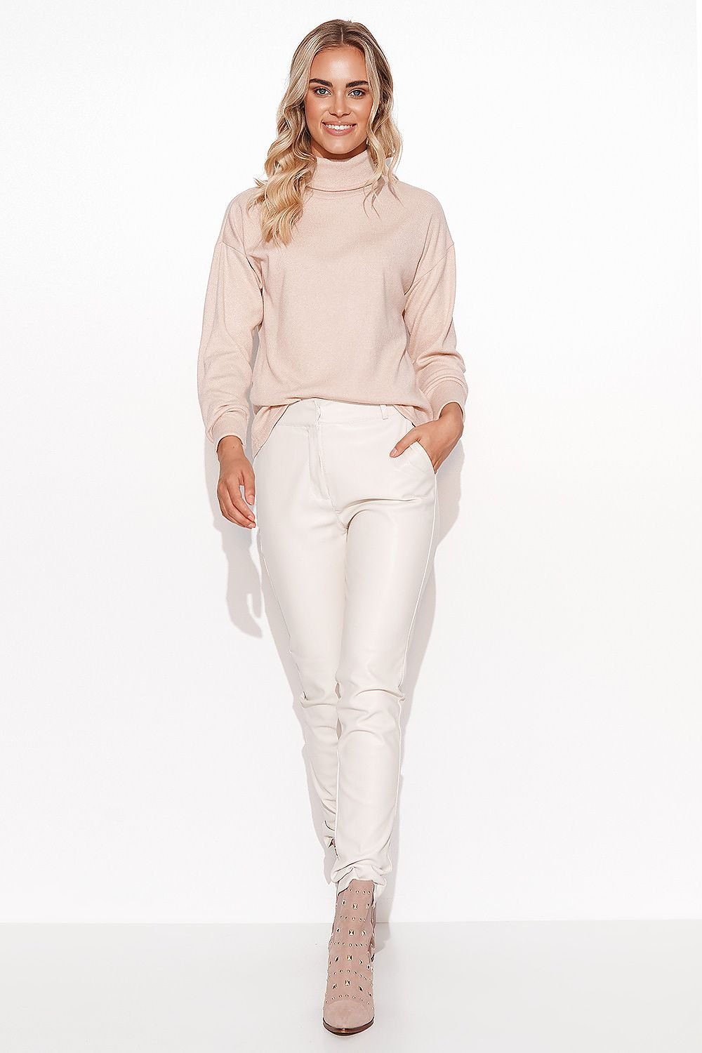 Turtleneck model 170925 Makadamia