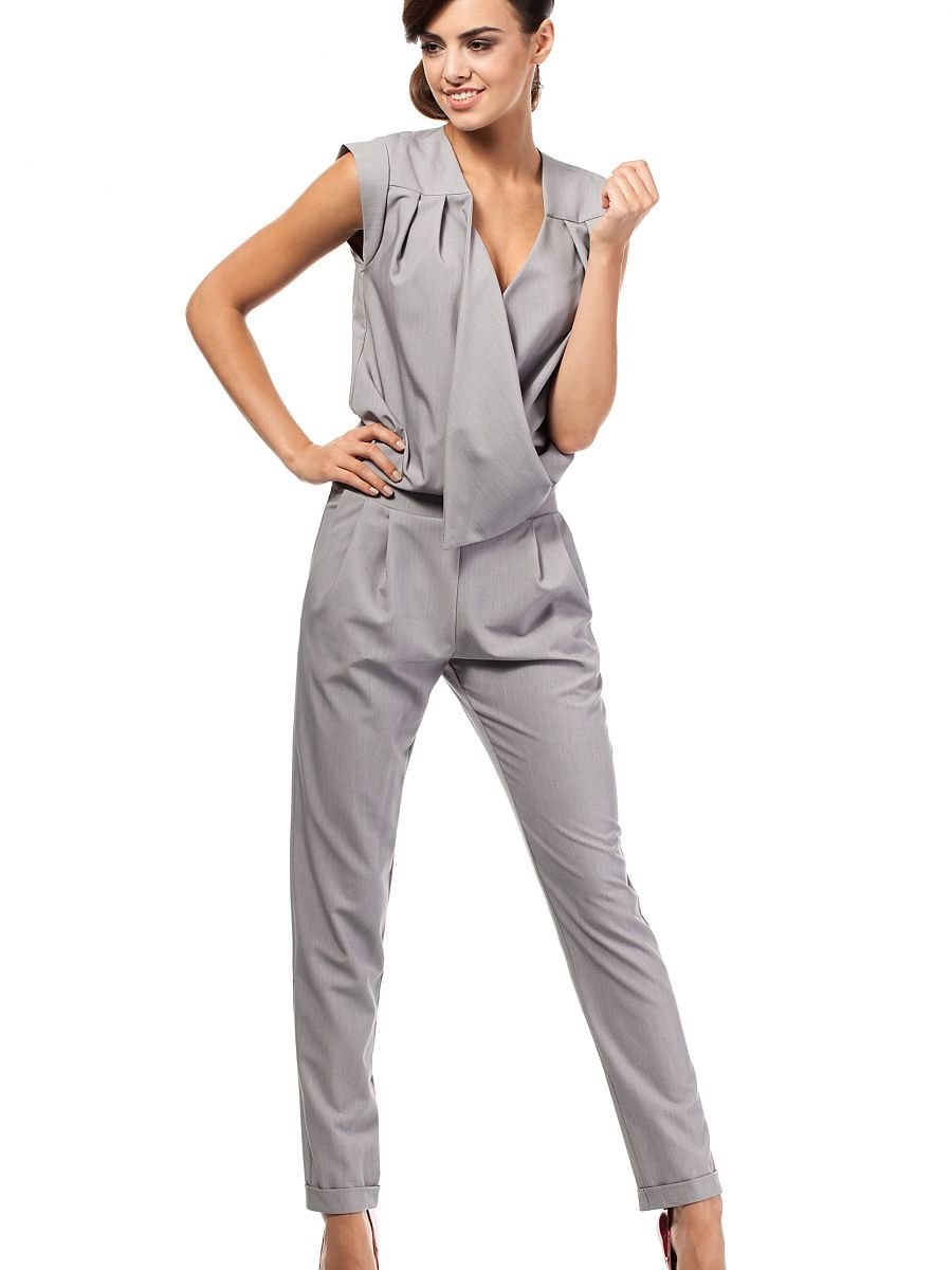 Suit model 44556 Moe